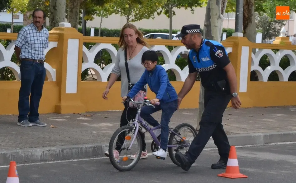 Foto 2 - Escolares de San Francisco y Mir&oacute;briga abren sobre dos ruedas la Semana de la Movilidad 2019  