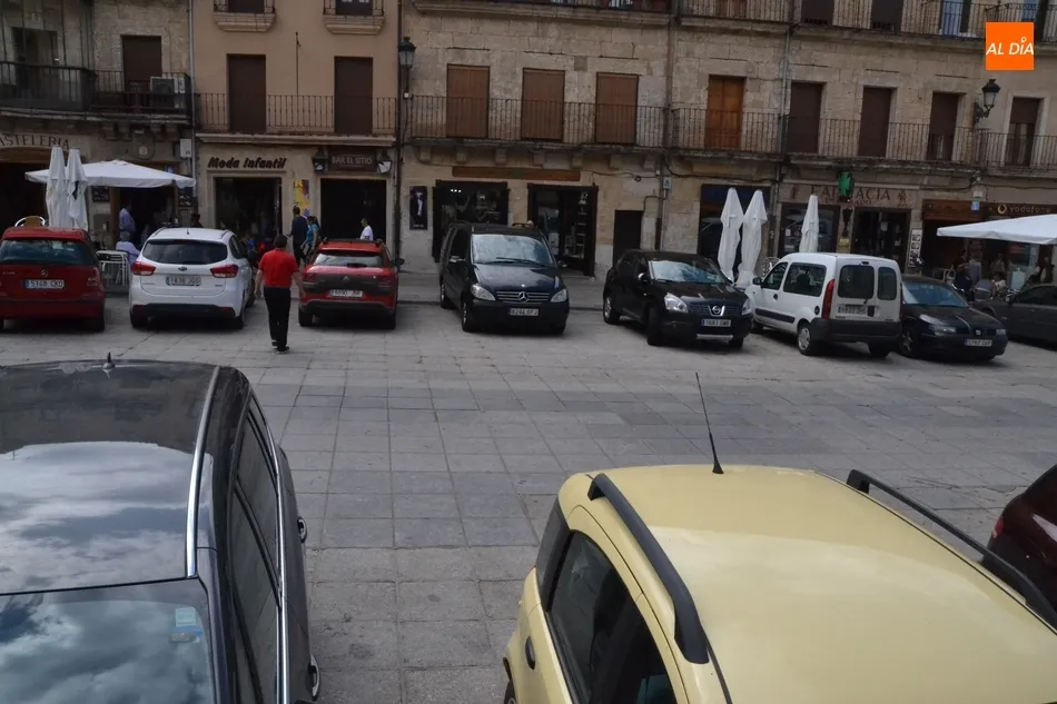 Foto 7 - La Plaza Mayor ya luce su look invernal con los veh&iacute;culos totalmente desplegados  