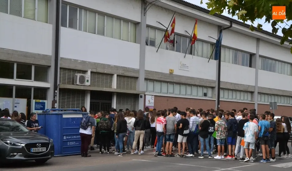 Foto 4 - 1Foto: Las inesperadas ganas de volver a clase generan problemas en el tr&aacute;fico  