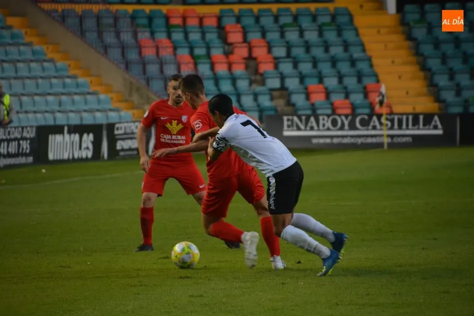 Foto 2 - El Helm&aacute;ntico empieza a albergar los partidos del primer equipo y el filial del Salamanca UDS el...