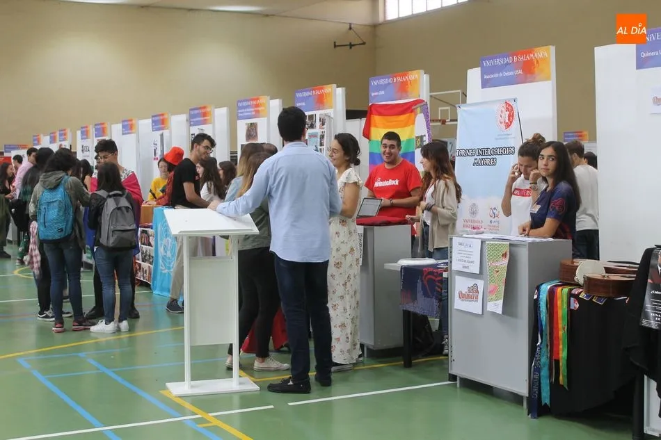 Foto 11 - La USAL da la bienvenida a sus nuevos alumnos con una concurrida y animada feria en el Campus