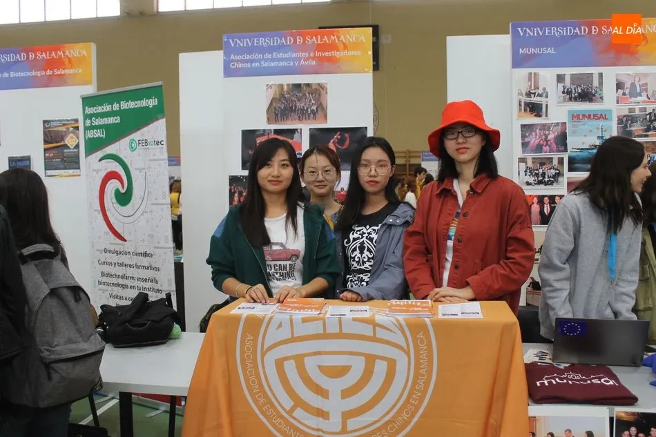 Foto 8 - La USAL da la bienvenida a sus nuevos alumnos con una concurrida y animada feria en el Campus