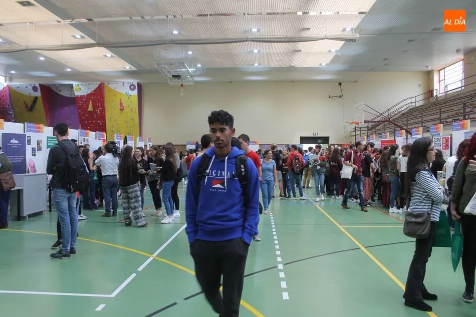 Foto 6 - La USAL da la bienvenida a sus nuevos alumnos con una concurrida y animada feria en el Campus