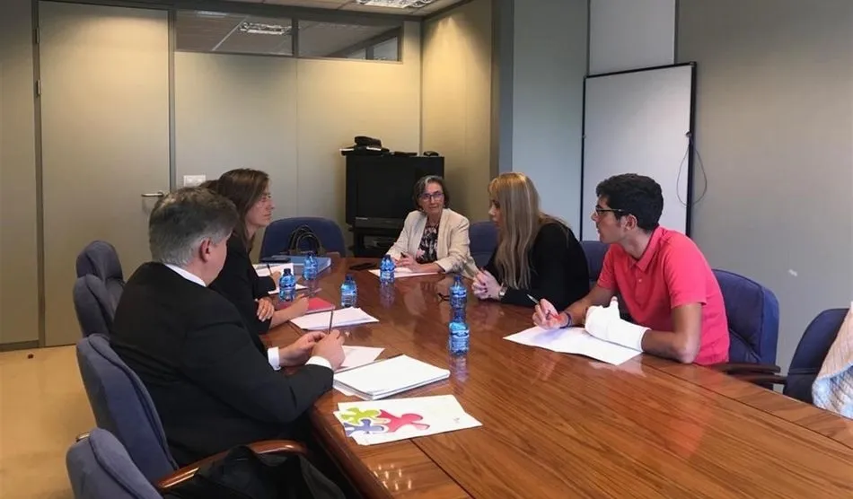 Reunión de la consejera con representantes de los distintos colectivos LGTBI