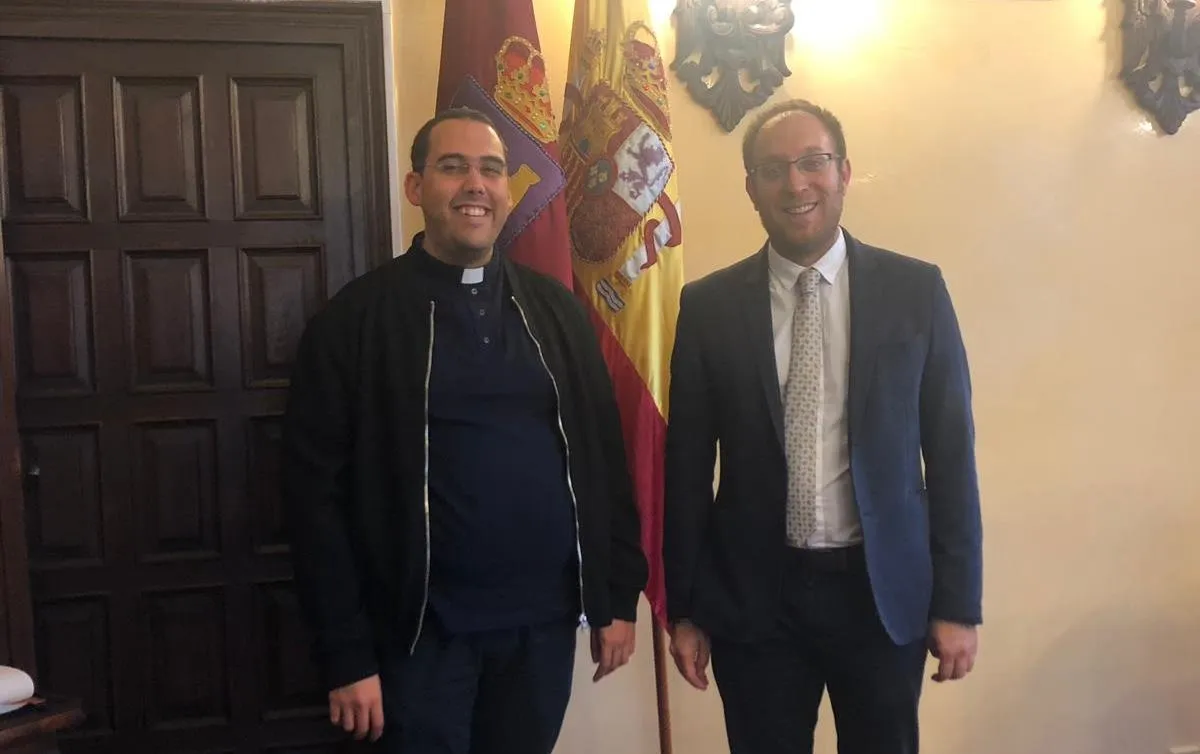 El alcalde recibe al nuevo rector del Seminario Diocesano  