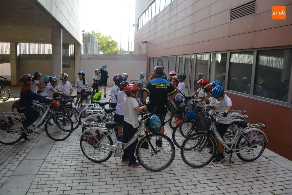 Foto 10 - La Polic&iacute;a Local imparte lecciones de educaci&oacute;n vial a escolares de la ciudad