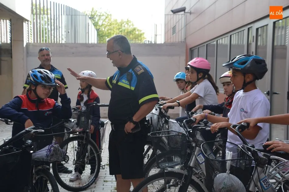 Foto 5 - La Polic&iacute;a Local imparte lecciones de educaci&oacute;n vial a escolares de la ciudad