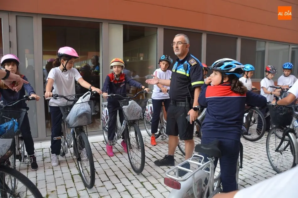 Foto 4 - La Polic&iacute;a Local imparte lecciones de educaci&oacute;n vial a escolares de la ciudad