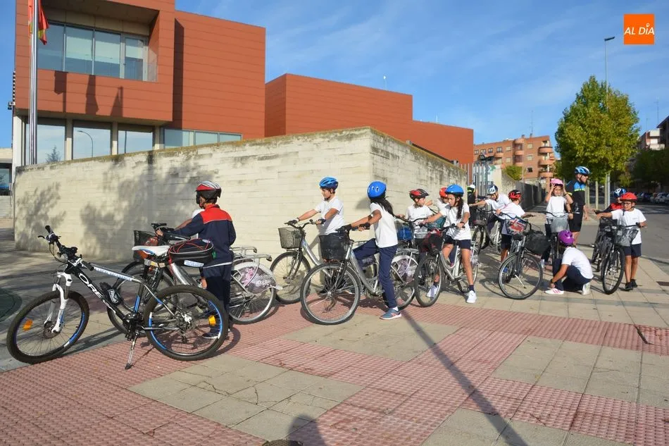 Foto 2 - La Polic&iacute;a Local imparte lecciones de educaci&oacute;n vial a escolares de la ciudad
