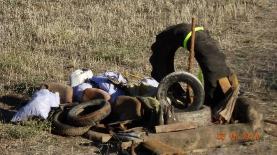 Basura recogida del arroyo del Zurguén por dos vecinos