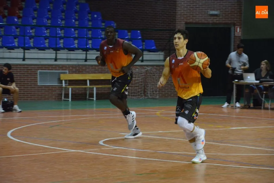 Foto 11 - El Aquimisa Carbajosa se lleva de paliza el derbi ante el CB Tormes (84-49)
