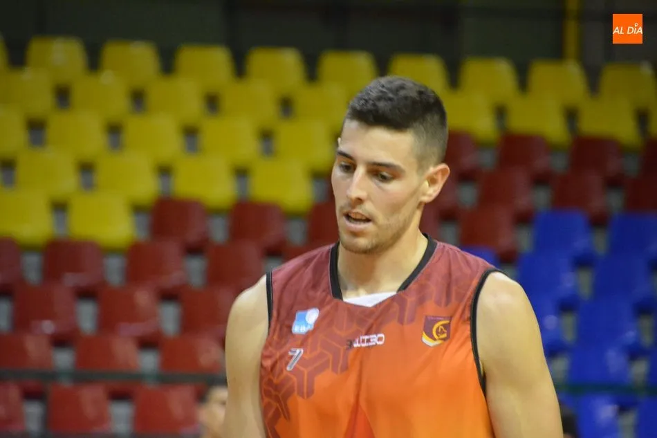 Foto 9 - El Aquimisa Carbajosa se lleva de paliza el derbi ante el CB Tormes (84-49)