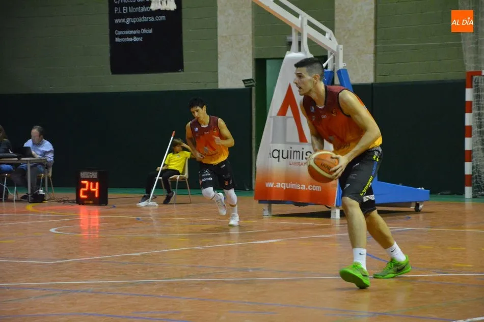 Foto 8 - El Aquimisa Carbajosa se lleva de paliza el derbi ante el CB Tormes (84-49)