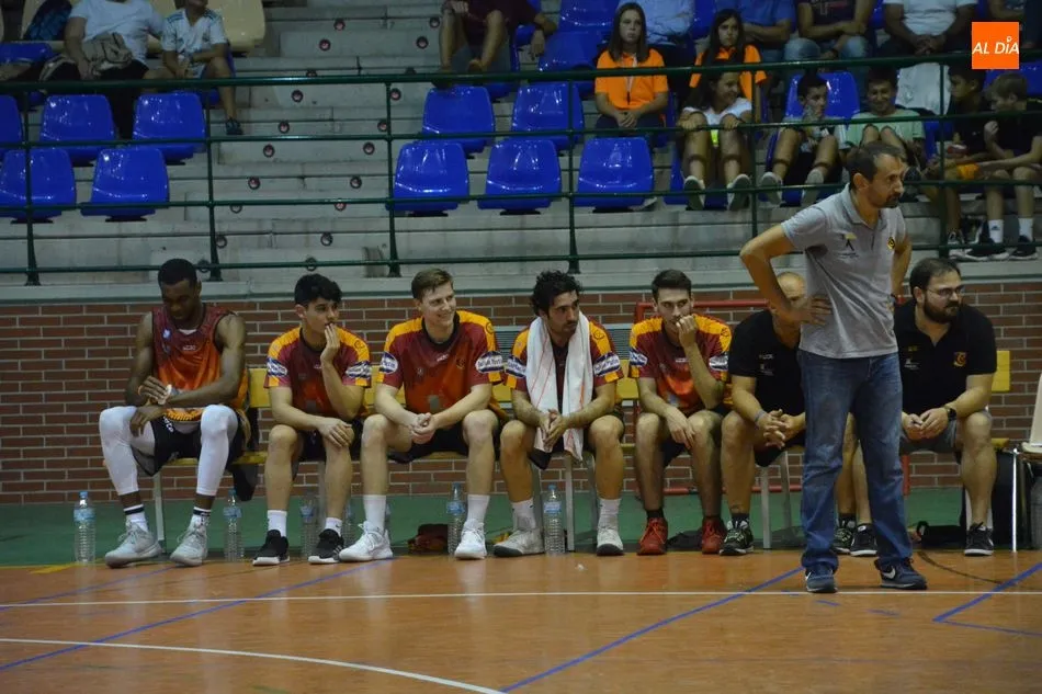 Foto 5 - El Aquimisa Carbajosa se lleva de paliza el derbi ante el CB Tormes (84-49)