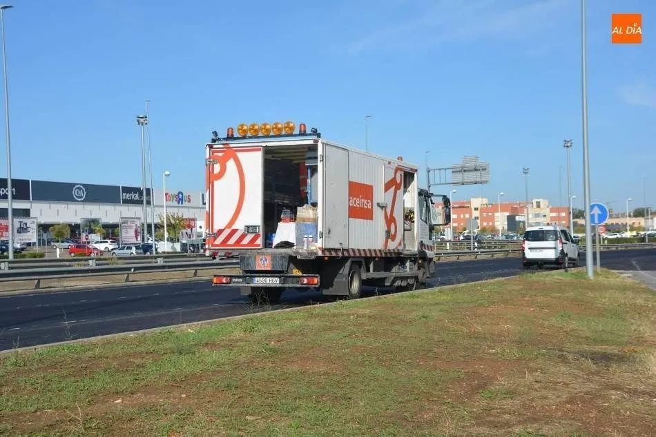 Foto 2 - El Ayuntamiento de Santa Marta inicia las obras de asfaltado de un tramo de la autov&iacute;a A-50
