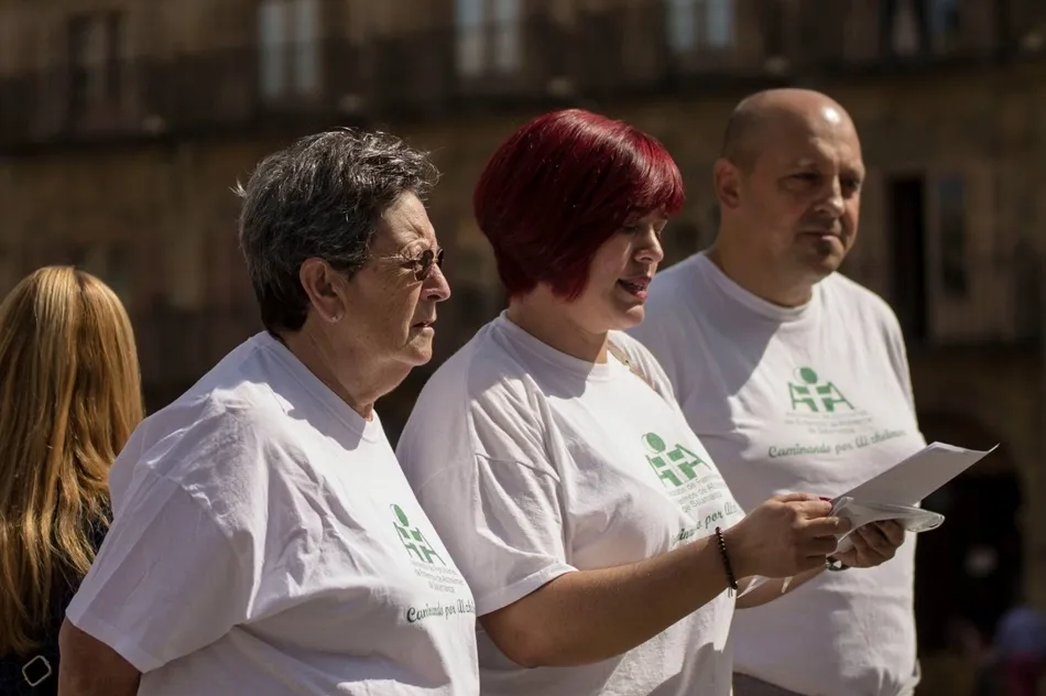 Magdalena Hernández, presidenta de AFA Salamanca (primera por la izquierda), en la reciente marcha Caminando por Alzheimer. Foto: AFA