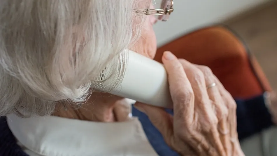 Dificultades para hacer tareas sencillas, como una llamada, pueden ser uno de los síntomas de alerta