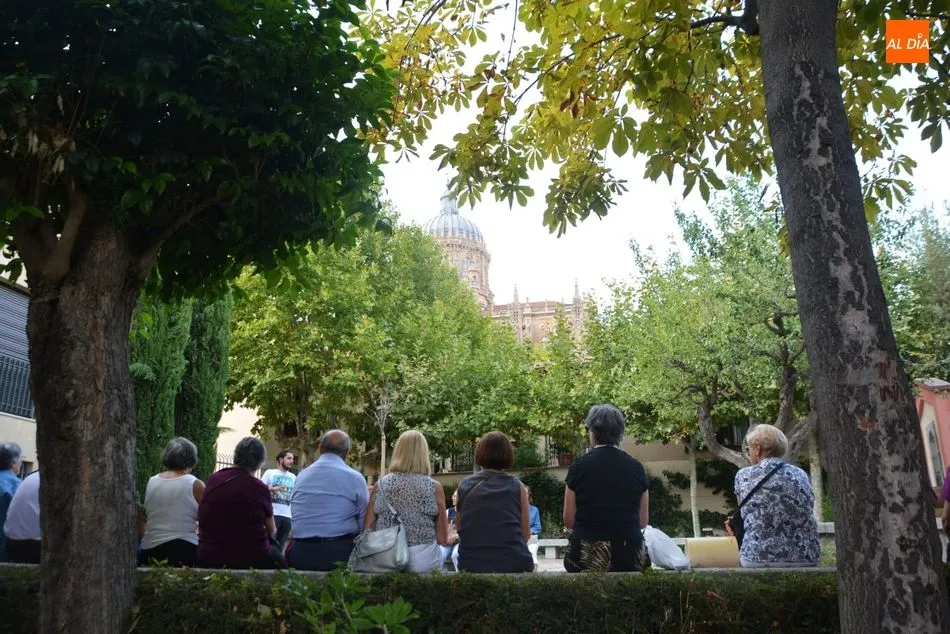 Foto 2 - La Semana de la Movilidad contin&uacute;a con un paseo guiado para personas mayores por los parques de...