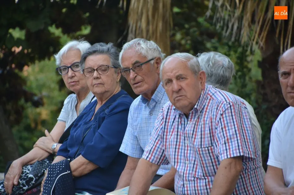 Foto 10 - La Semana de la Movilidad contin&uacute;a con un paseo guiado para personas mayores por los parques de...