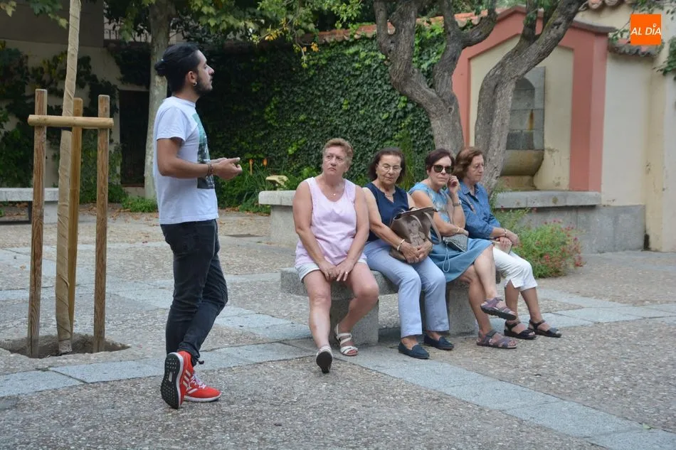 Foto 4 - La Semana de la Movilidad contin&uacute;a con un paseo guiado para personas mayores por los parques de...