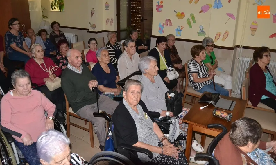 El Hospital de la Pasión visiona el programa ‘Eso no se pregunta’ de Telemadrid sobre el...