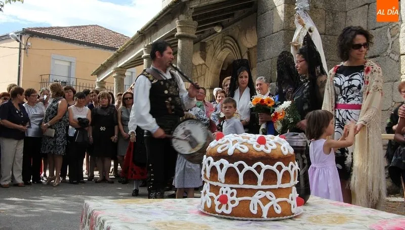 El baile de la rosca es uno de los momentos de mayor tradición en las fiestas de las Madrinas