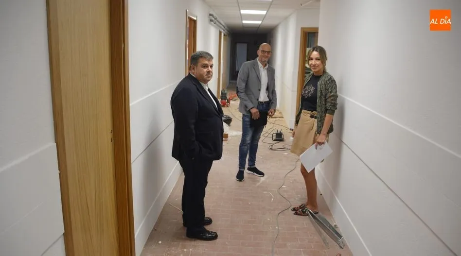 Los concejales visitan las obras que se realizan en la Escuela de Música. Foto: Lydia González