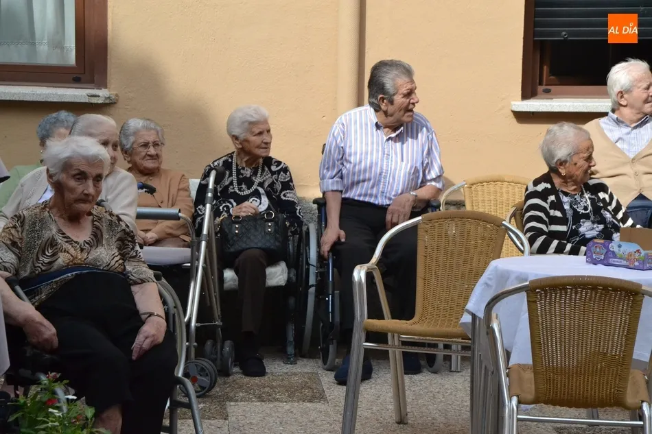 Foto 10 - Residentes y trabajadores del Hospital de la Pasi&oacute;n conmemoran el D&iacute;a Mundial del Alzheimer  