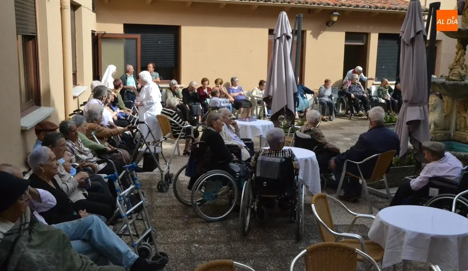 Foto 5 - Residentes y trabajadores del Hospital de la Pasi&oacute;n conmemoran el D&iacute;a Mundial del Alzheimer  