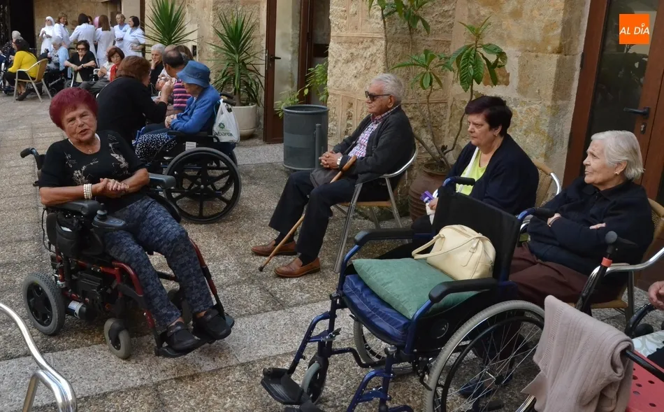 Foto 3 - Residentes y trabajadores del Hospital de la Pasi&oacute;n conmemoran el D&iacute;a Mundial del Alzheimer  