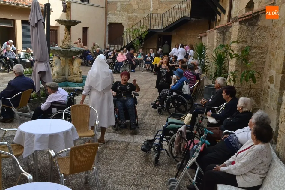 Foto 4 - Residentes y trabajadores del Hospital de la Pasi&oacute;n conmemoran el D&iacute;a Mundial del Alzheimer  