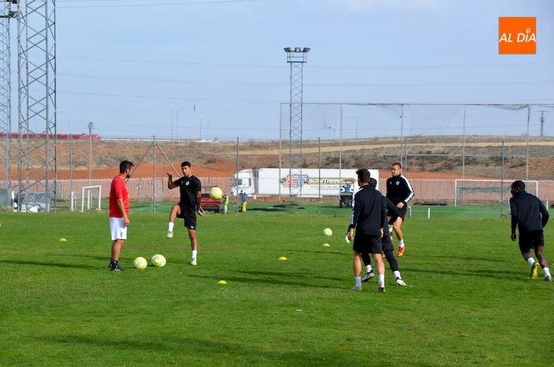 Foto 10 - El Salamanca UDS ultima la visita del Logro&ntilde;&eacute;s al Helm&aacute;ntico