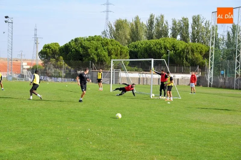 Foto 5 - El Salamanca UDS ultima la visita del Logro&ntilde;&eacute;s al Helm&aacute;ntico