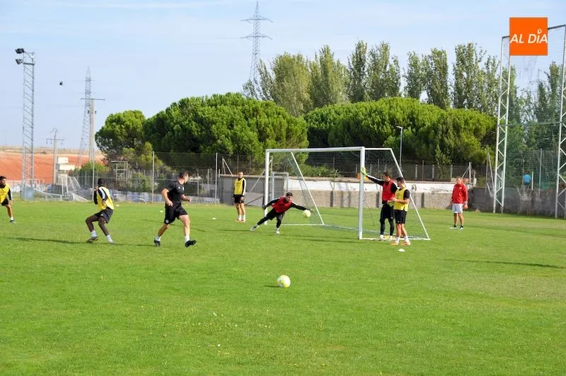 Foto 4 - El Salamanca UDS ultima la visita del Logro&ntilde;&eacute;s al Helm&aacute;ntico