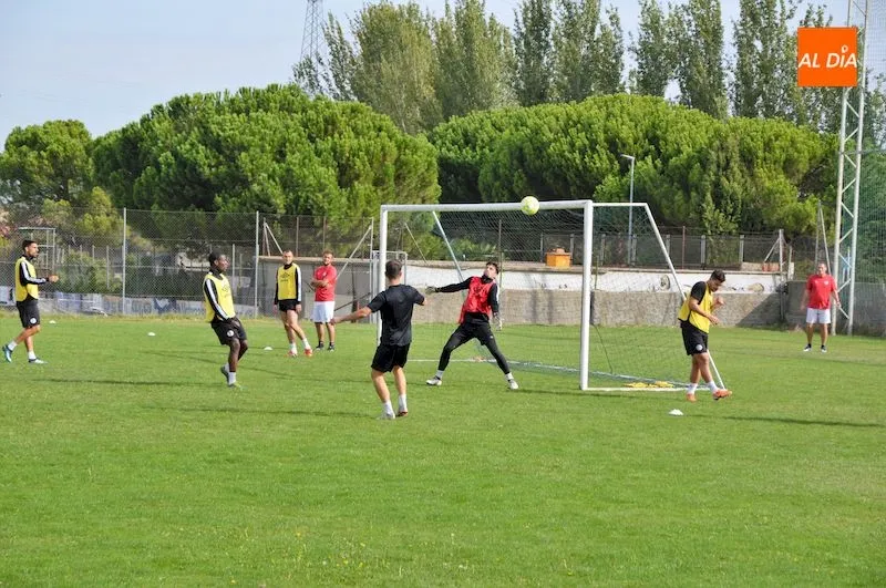 Foto 3 - El Salamanca UDS ultima la visita del Logro&ntilde;&eacute;s al Helm&aacute;ntico