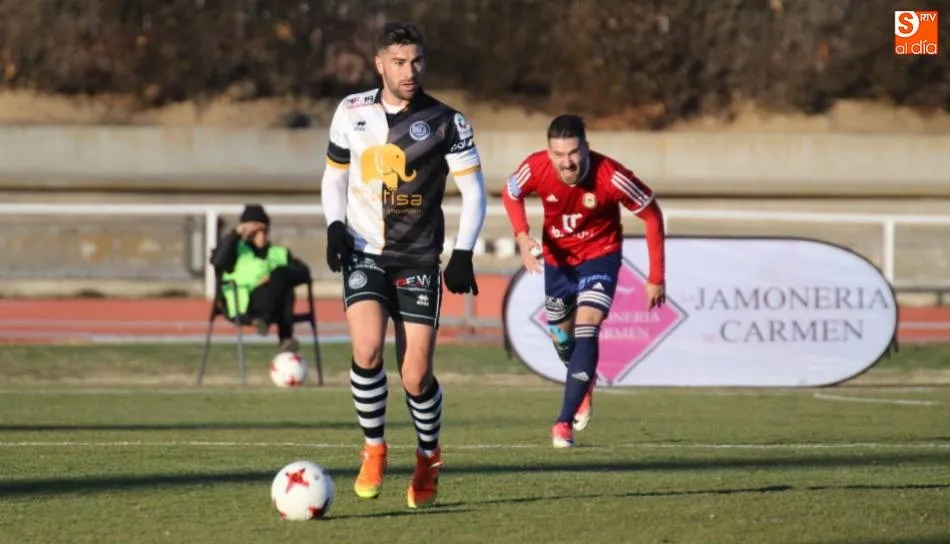Isaac Manjón durante un partido en su etapa como jugador de Unionistas / Archivo