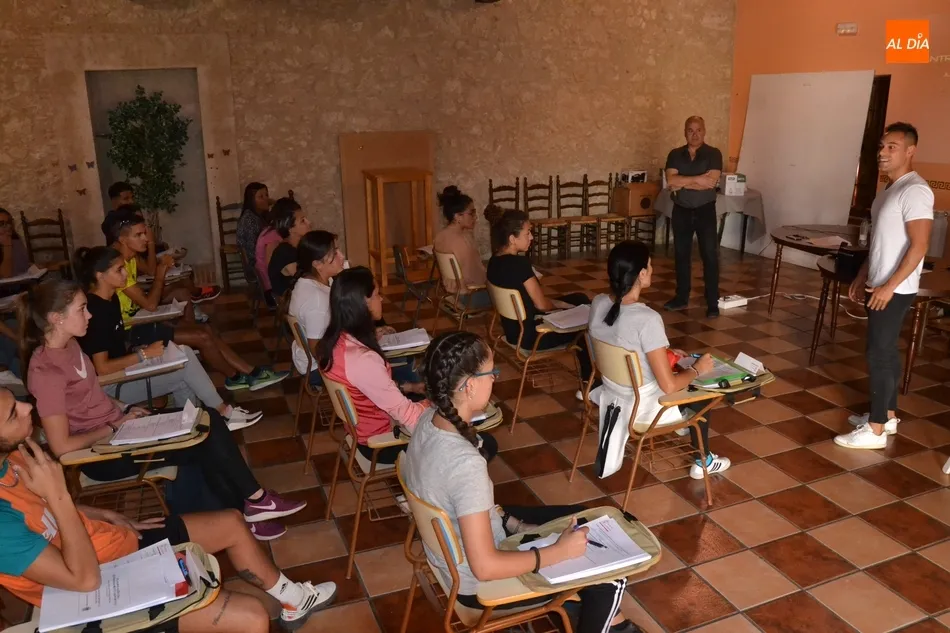 Un total de 26 jóvenes toman parte en el curso de monitor escolar de iniciación  