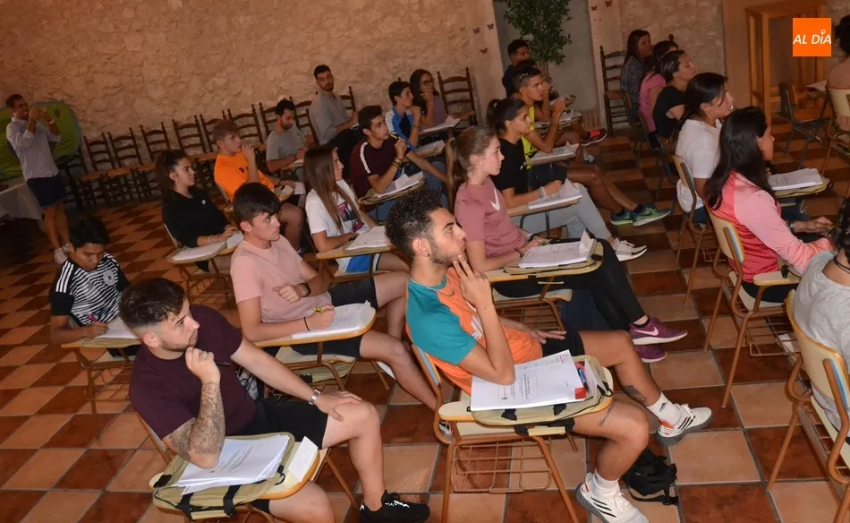 Foto 3 - Un total de 26 j&oacute;venes toman parte en el curso de monitor escolar de iniciaci&oacute;n  