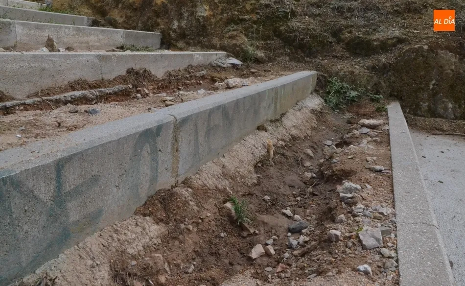 Un tramo de escalones de la Cuesta de las Higueras, seriamente dañado tras la tormenta  