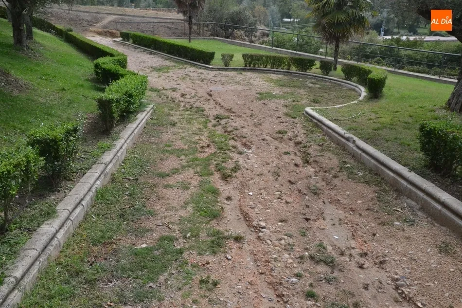 Foto 4 - Un tramo de escalones de la Cuesta de las Higueras, seriamente da&ntilde;ado tras la tormenta  