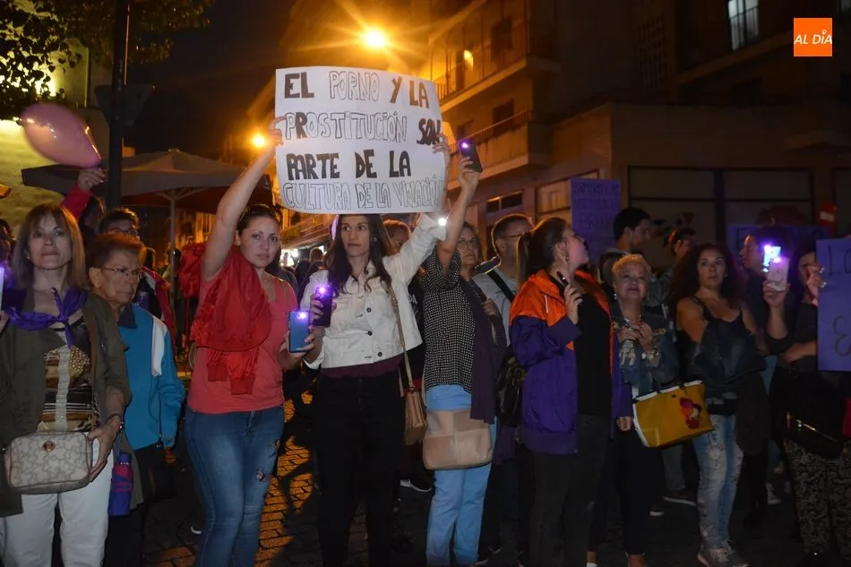 Foto 8 - Salamanca se suma a las movilizaciones por la &lsquo;emergencia feminista&rsquo; con una manifestaci&oacute;n y...