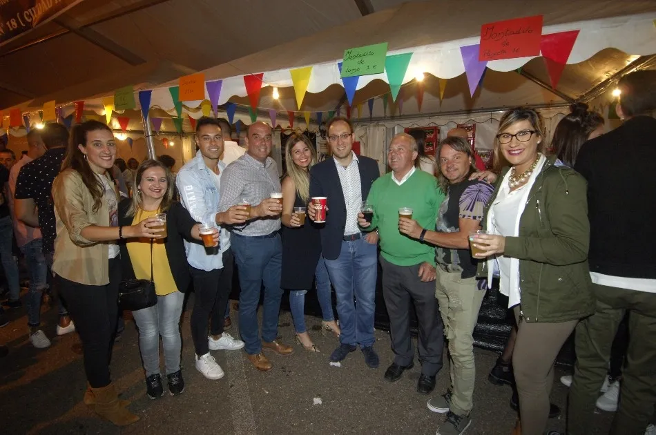 Autoridades locales de ambos grupos, unidos en la feria del caballo/Foto: Adrián M Pastor