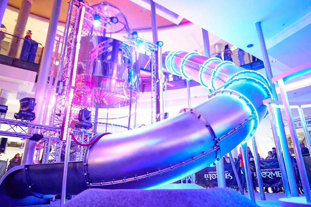 El cohete del CC El Tormes es una atracción para el público infantil