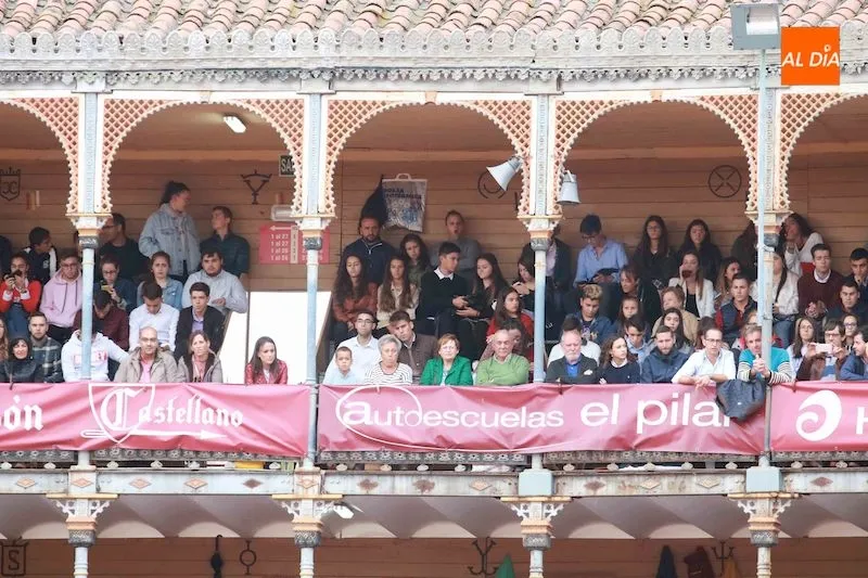 Foto 4 - Lea Vicens y Guillermo Hermoso a hombros en el fin de Feria&nbsp;  