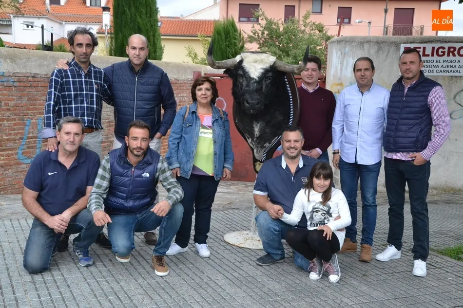 Foto 2 - Mar&iacute;a Isabel Campo recibe la cabeza naturalizada del Toro del Antruejo 2019  