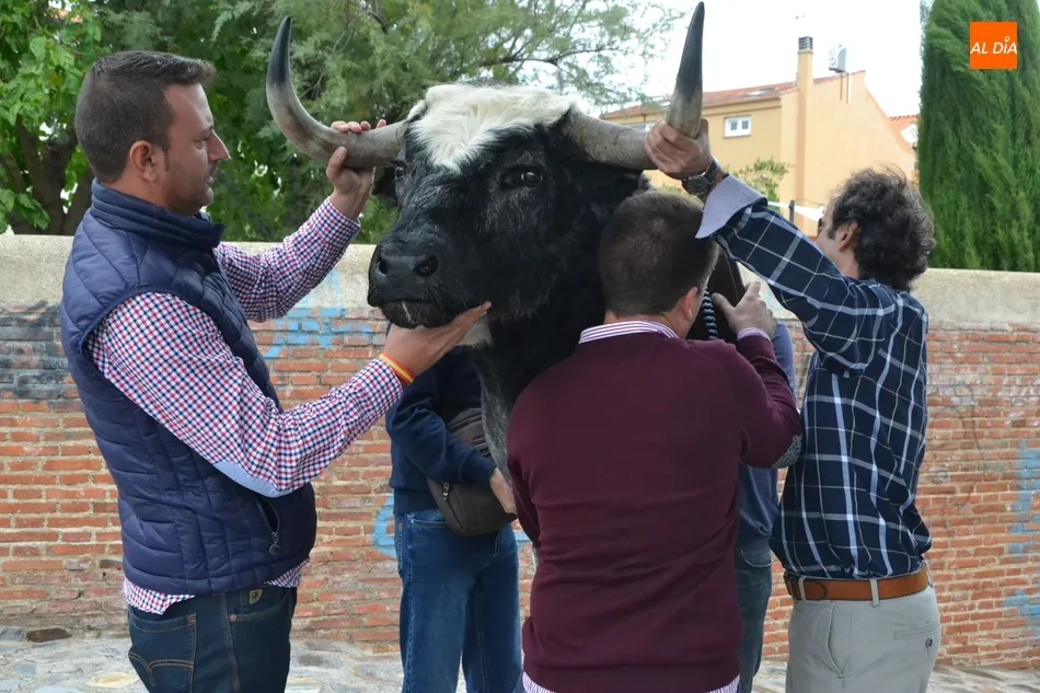 Foto 6 - Mar&iacute;a Isabel Campo recibe la cabeza naturalizada del Toro del Antruejo 2019  