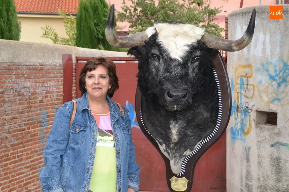 Foto 7 - Mar&iacute;a Isabel Campo recibe la cabeza naturalizada del Toro del Antruejo 2019  