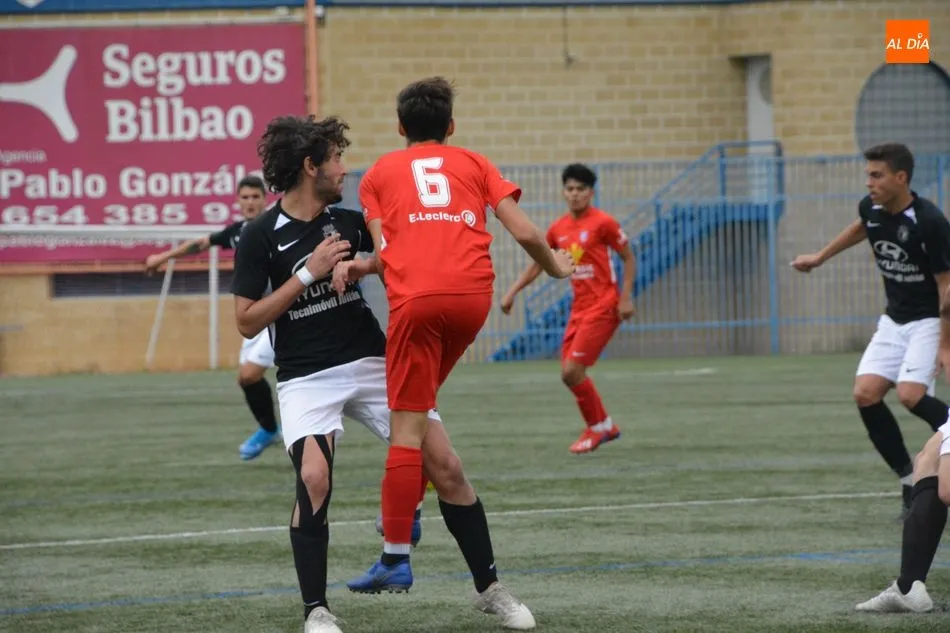 Foto 3 - El Santa Marta vence por la m&iacute;nima al Burgos y contin&uacute;a invicto (1-0)