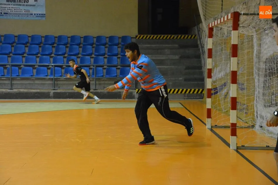 Foto 11 - El BM Salamanca empieza la Liga ganando al Jovellanos (26-23)