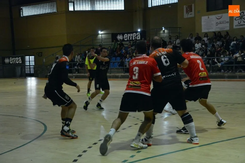 Foto 8 - El BM Salamanca empieza la Liga ganando al Jovellanos (26-23)